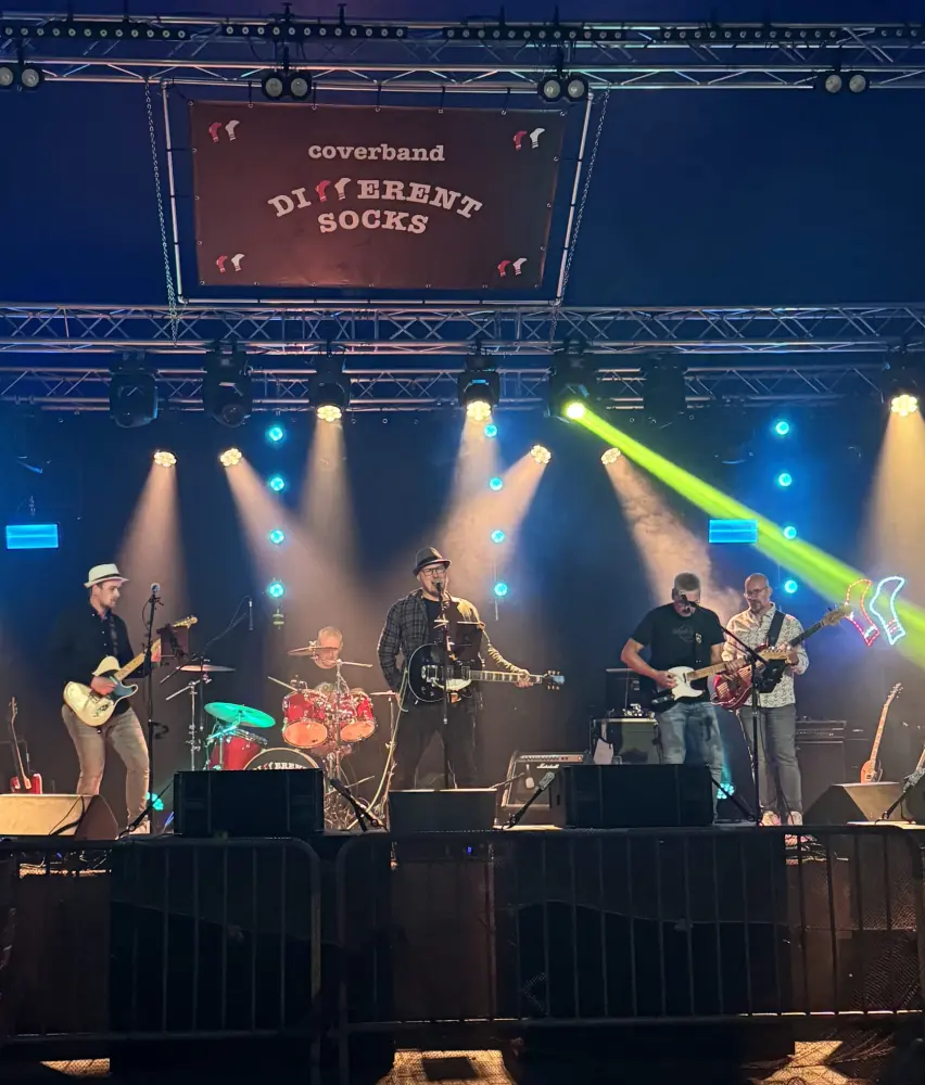 Different Socks live